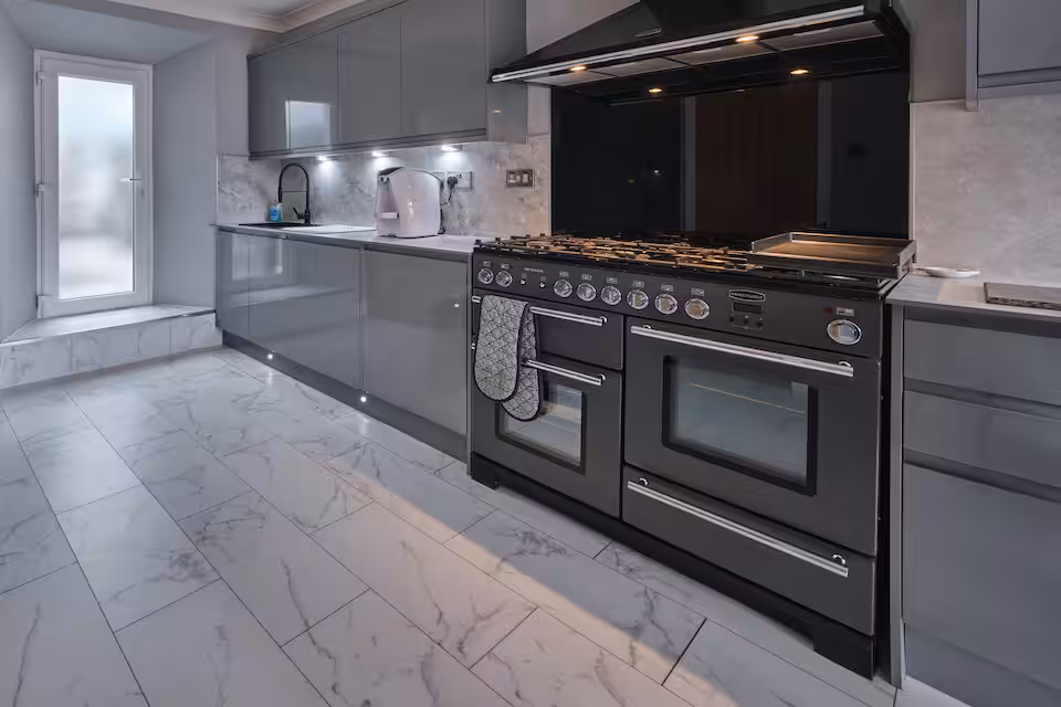 Statement range cooker in kitchen